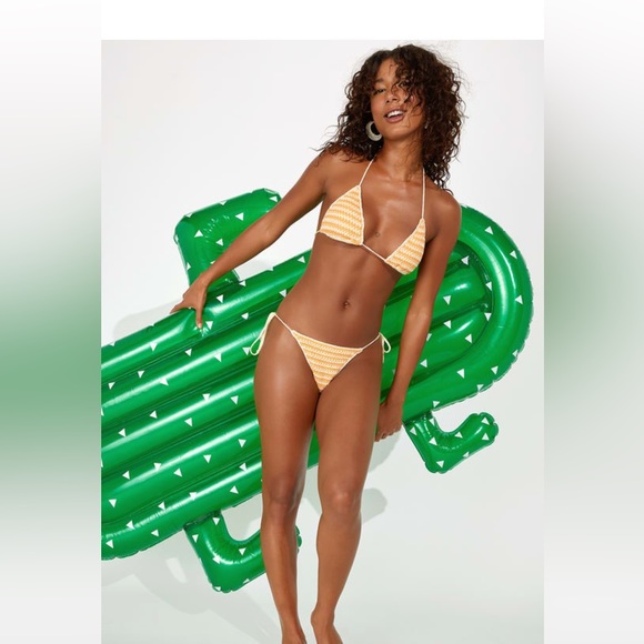 Flor Beige and Orange Striped Crochet
Bikini set - Picture 1 of 9